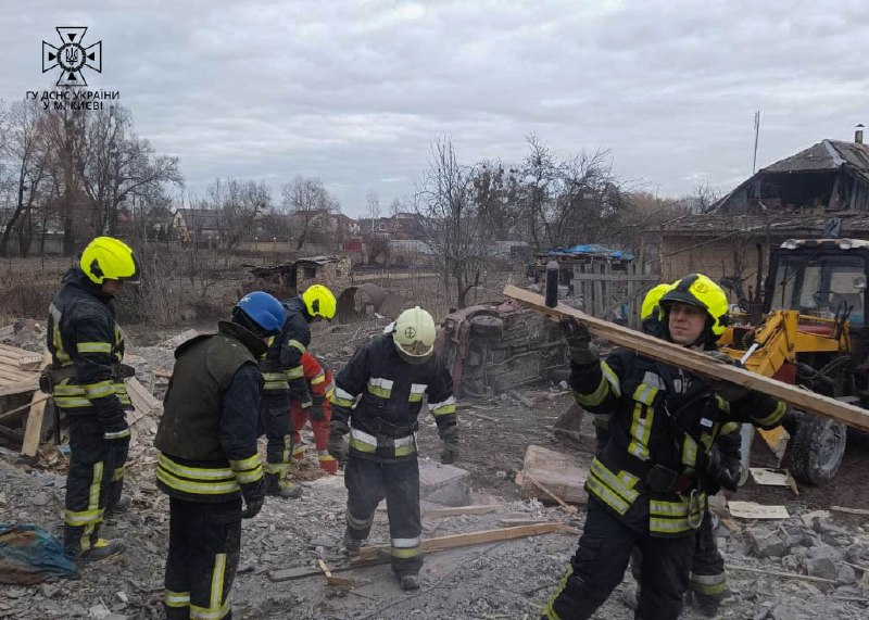 Ракетний удар по Києву: з'явилися нові фото руйнувань